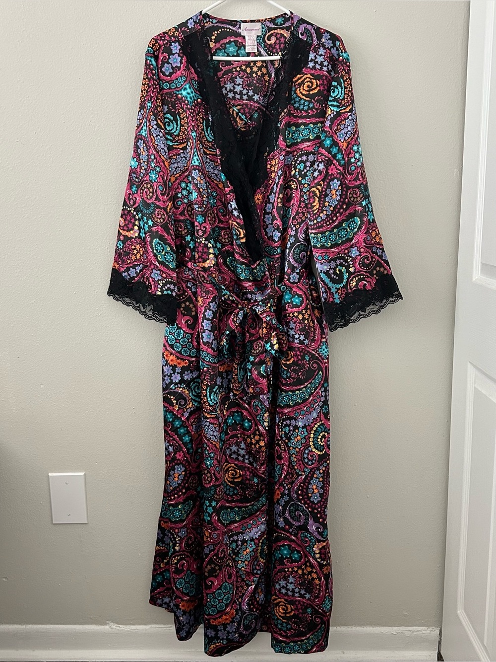 Amoureuse 2 Piece Satin Lace Robe Gown Peignoir Set Women’s 1X Paisley Floral